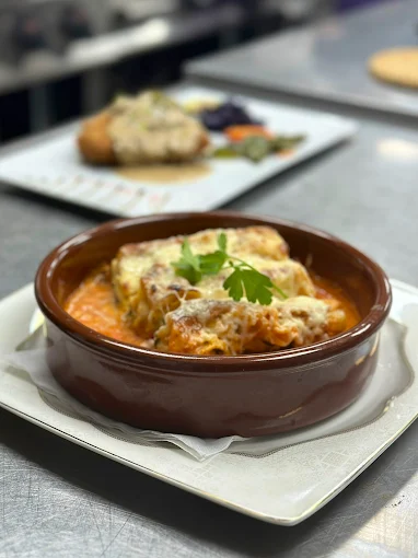 AF1QipNUh_JMnVsz9T0REY_V9L-ZT2g9